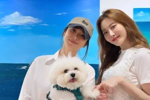 Song Hye Kyo montre son amour pour Yura de Girl's Day lors de son exposition d'art