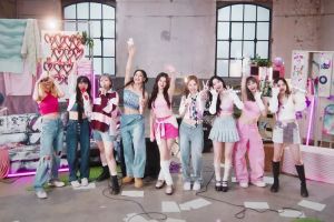 TWICE publie un clip de performance live passionnant de leur nouvelle face B "Queen Of Hearts"