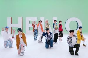 TREASURE chante "HELLO" MV de retour en direct et vibrant