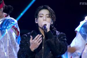 Jungkook de BTS se produit lors de la cérémonie d'ouverture de la Coupe du monde 2022