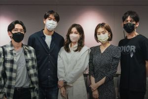 Lee Ji Ah, Lee Sang Yoon et bien d'autres s'adaptent parfaitement à leurs personnages de "Pandora : Beneath The Paradise" lors de la lecture du scénario