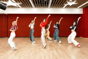 NMIXX montre sa danse et son chant en direct dans la pratique de la danse pour "Love Me Like This"