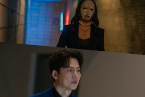 Kim Sun Ah se cache de Lee Jung Jin après avoir recueilli des preuves sur "Queen Of Masks"