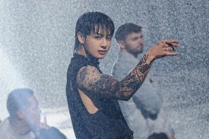 Jungkook de BTS devient le premier soliste coréen à figurer dans le top 2 des 5 chansons du classement officiel des singles britanniques avec le lancement de « 3D »