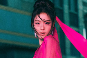 Jisoo de BLACKPINK fait ses débuts dans le top 2 des deux palmarès mondiaux avec "FLOWER"